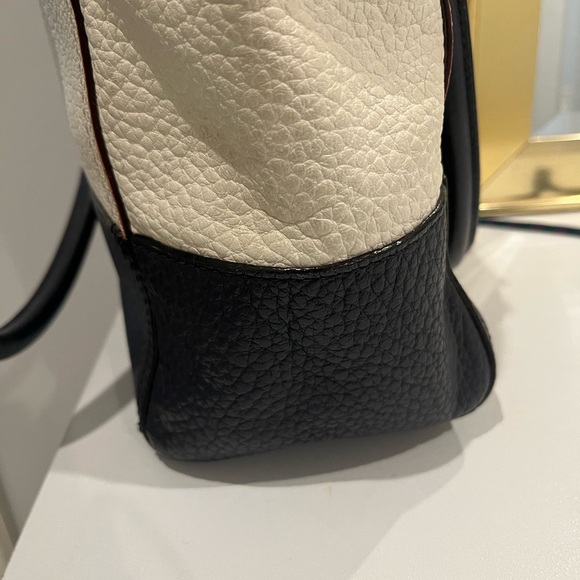 Kate spade leather tote bag
In a good condition - Picture 8 of 9